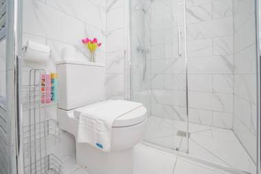 SPACIOUS STUDIO MINS AWAY FROM the sea