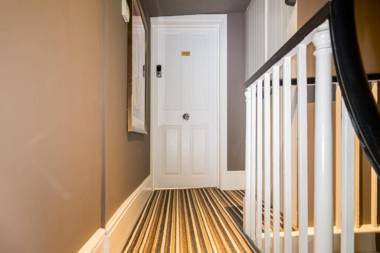 Superb Studio Apartment with Sea View Central Brighton