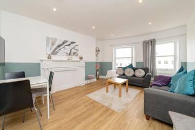 TWO BEDROOM FLAT I MINS WALK to BRIGHTON BEACH I PERFECT HOLIDAY HOME