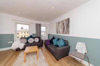 TWO BEDROOM FLAT I MINS WALK to BRIGHTON BEACH I PERFECT HOLIDAY HOME