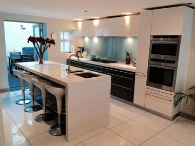 Sillwood Road Group House Sleeps 12