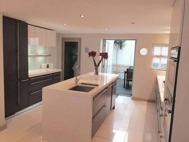 Sillwood Road Group House Sleeps 12