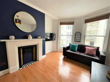 Cosy three bedroom flat next brighton seafront SLEEP 8
