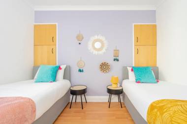 Cosy three bedroom flat next brighton seafront SLEEP 8