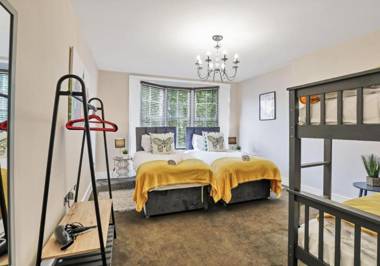 Central Lanes Pad - By My Getaways - Free Parking for one vehicle