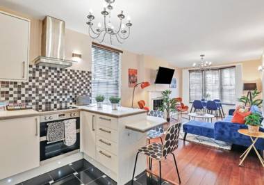 Central Lanes Pad - By My Getaways - Free Parking for one vehicle