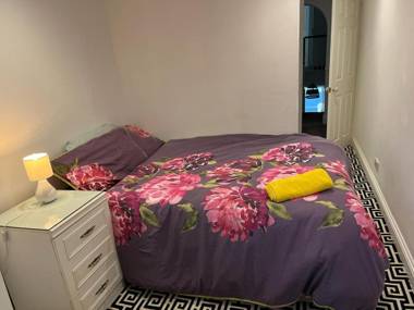 Spacious & Central Luxury 3 Bedroom Townhouse