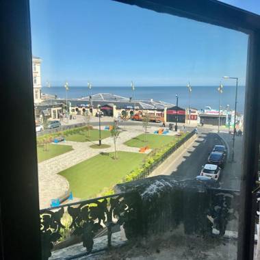 The Carlton's Holiday Suites