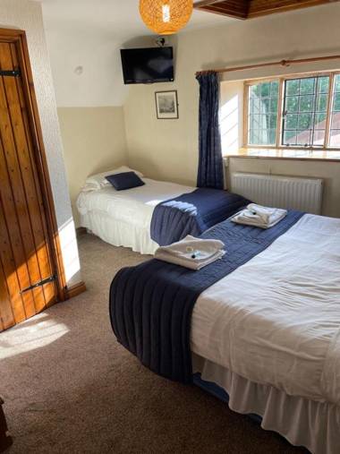 Halfway House Inn & Cottages