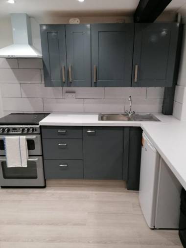 Colchester Lodge - Tastefully Furnished 3 Bedroom House in Colchester City Centre