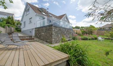 Rooftops Braunton Stylish Beach House - Fantastic Views - Hot Tub hire - Sleeps 8