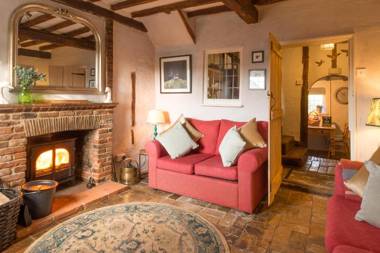 Putts Cottage hidden away at the end of a cart track happily lost