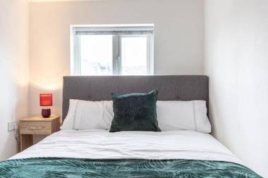 Stunning 2 Bed apartment close to city centre