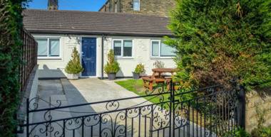 Inviting 1-Bed House in Bradford