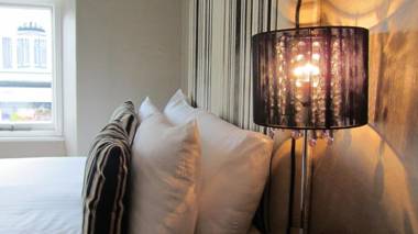 Monties Guest House - Adults ONLY