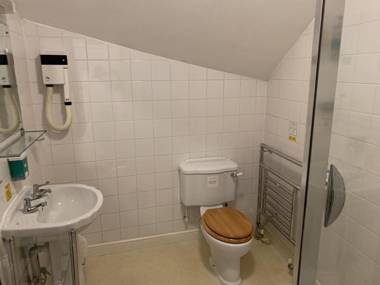 The Cromwell Arms Inn