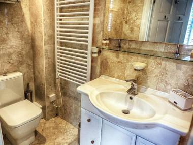 Cotswold Cottage Gems - Woodbine Cottage