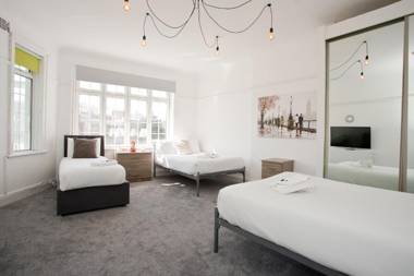 Richmond Views - Prime Town Centre Location - Close to the beach!