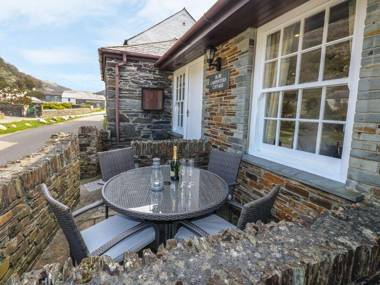 Olde Carpenters Cottage