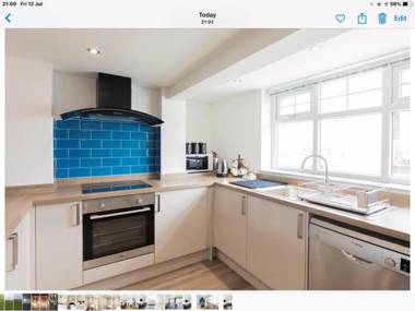 Stunning 4-bedroom House on Borth beach