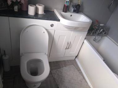 Beautiful 2-Bed House in Bolton with free parking