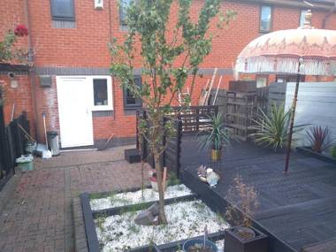 Beautiful 2-Bed House in Bolton with free parking