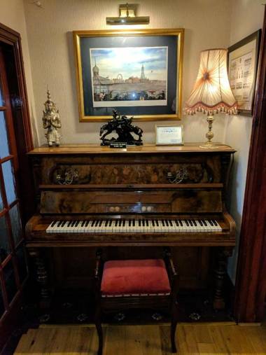 The New Guilderoy Hotel