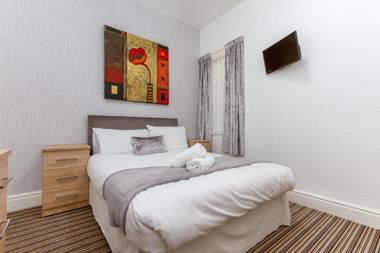 The Sandringham Court Hotel & Legends Public Sports Bar