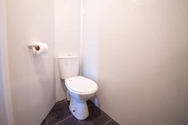 MyRoomz Hollingdales Hotel