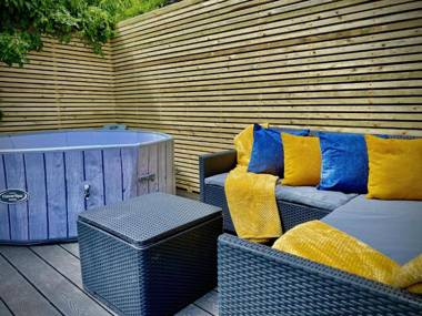 Clifton HOT TUB House by JETT Accommodation