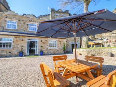 Cosy Cave Stanhope Castle