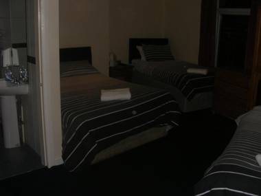 Shanahans B&B with Sports Bar