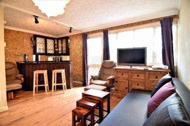 The Chinatown Home - Private Garden NETFLIX BBQ & Bar