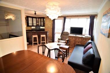 The Chinatown Home - Private Garden NETFLIX BBQ & Bar