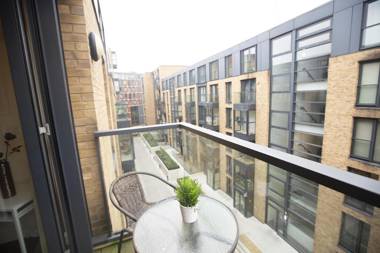 Spacious 1 Bed Apartment Birmingham City Centre