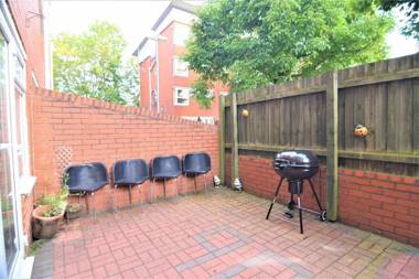 The Brum Home - Private Garden BBQ NETFLIX...