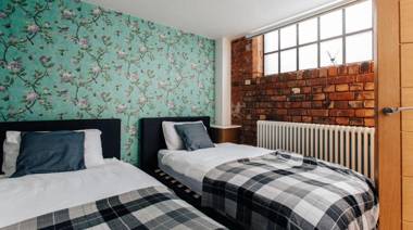 EXPOSED BRICKWORK TOWNHOUSE w FREE SECURED PARKING