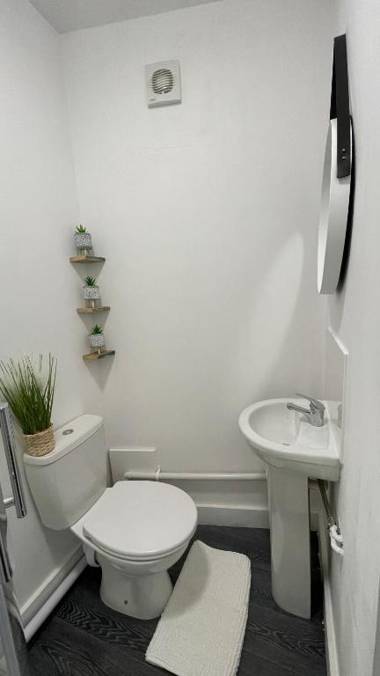 Large 6 bedroom house in Smethwick