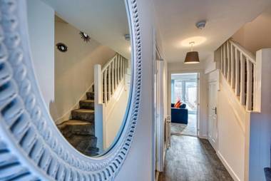 Modern 4 Bedroom 2 Bath House with Parking Tyseley Birmingham