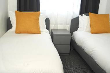 HS2 Large Groups NEC Stay Stunning House Birmingham For Company and Family