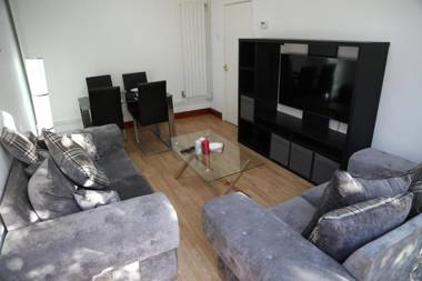 Cosy 3-Bed Bungalow NEC AIRPORT Close to ameities