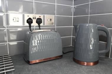 Homely 1-Bed Apartment in Birmingham COMMONWEALTH