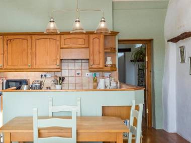 Billy's Barn HOLSWORTHY