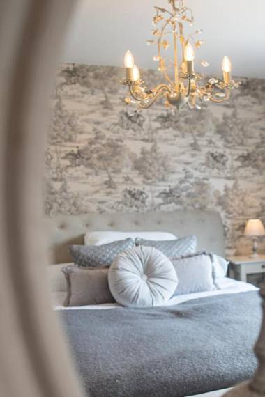 New Build 5 Bedroom Detached House With Parking