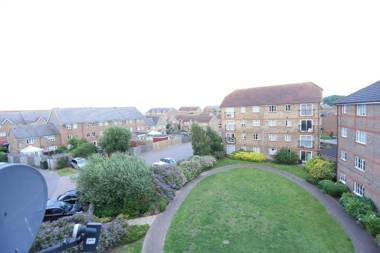 Modern 2 Bedroom Flat with Free Parking and WIFI