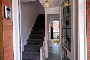 A Captivating 2-Bed House in London - Sleeps 4!