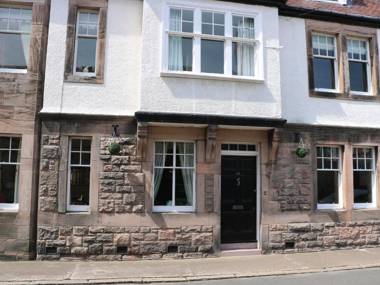 Iona 10 Palace Street East