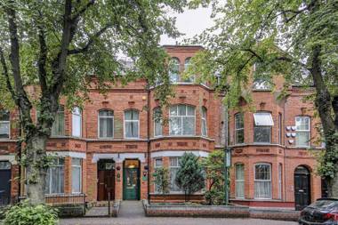 OYO Avenue House