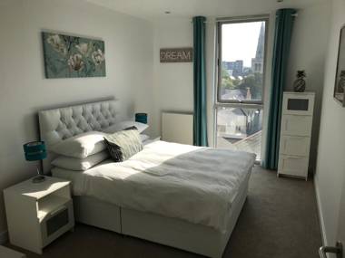 Bedford Central Apartment with Free Secure Parking
