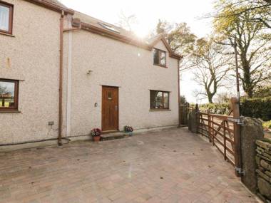 Bwthyn Neithior Llannerch-y-Medd